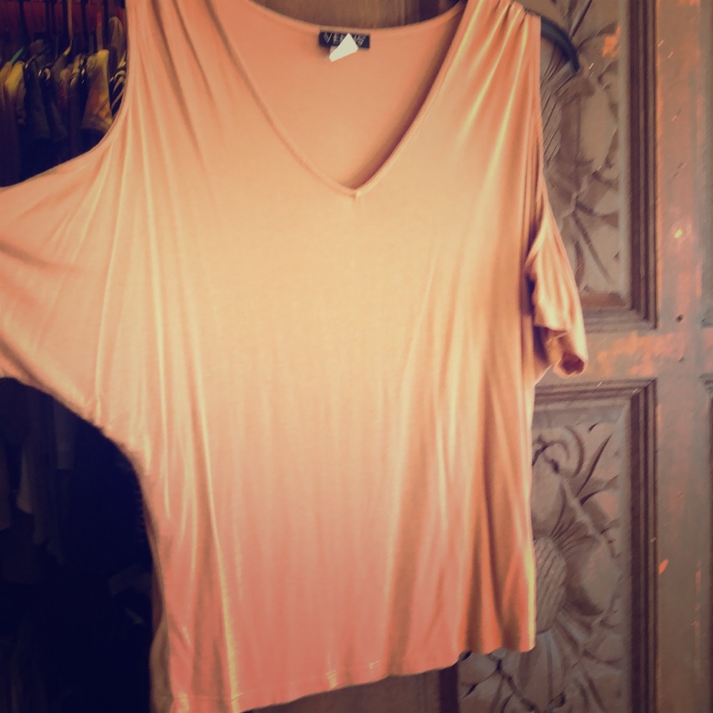 Short sleeve open shoulder tee